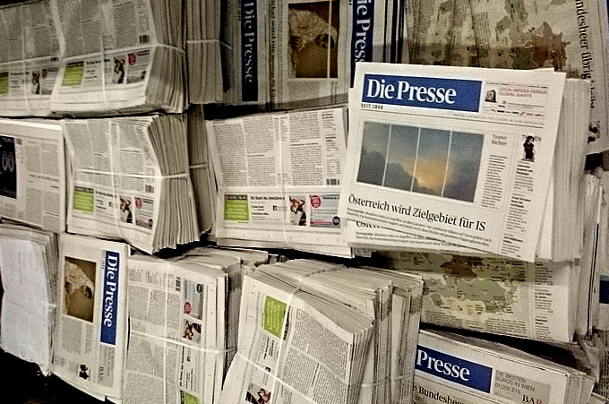 Zeitungsstapel Die Presse