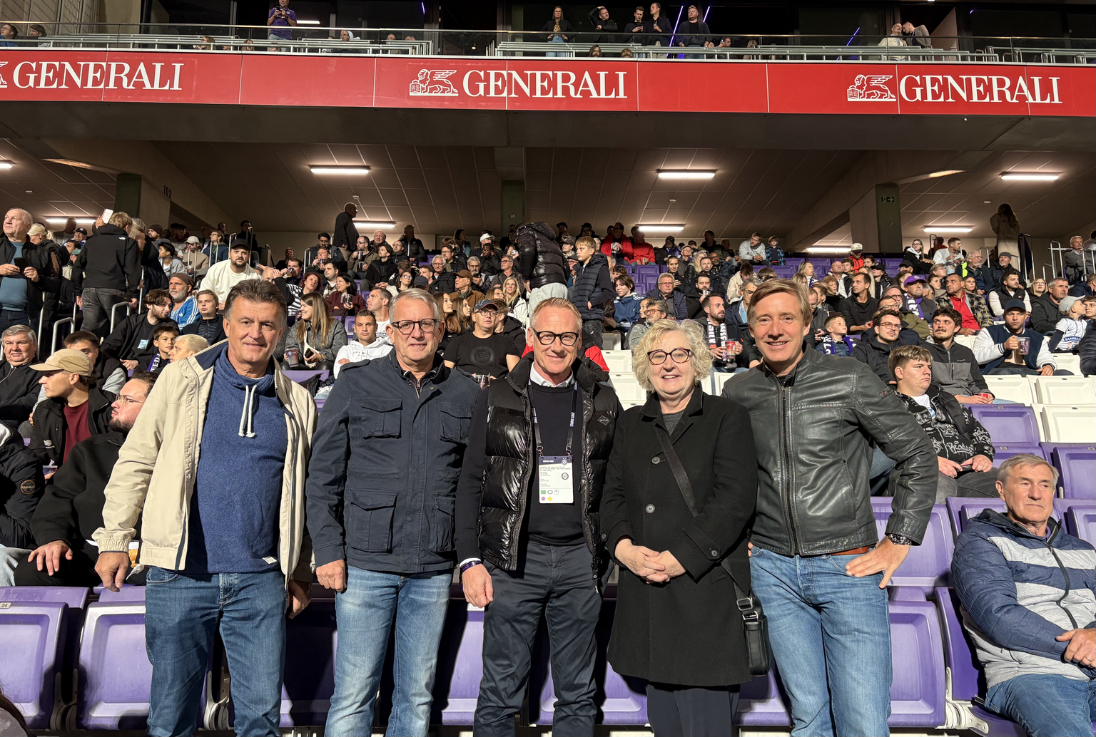 Gruppenfoto der Steirer in Wien mit Sturm-Vizepräsident Peter Schaller in der Generali-Arena