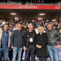 Gruppenfoto der Steirer in Wien mit Sturm-Vizepr&auml;sident Peter Schaller in der Generali-Arena